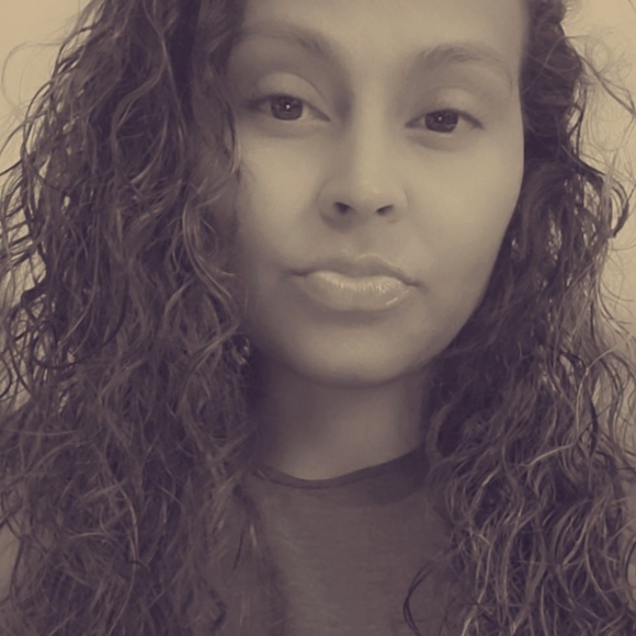 Meet your Posher, Christina - Picture 2 of 2